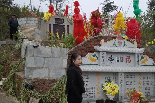 坟前庙后什么意思，这风水好吗