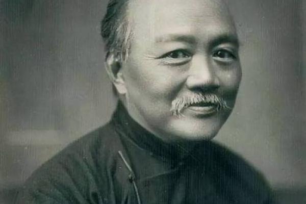 故事：民国盲人摸骨大师，叱咤政界算命五十年，晚年被女助手揭秘