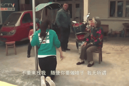 济源算命：昆凌为何与继母不和？