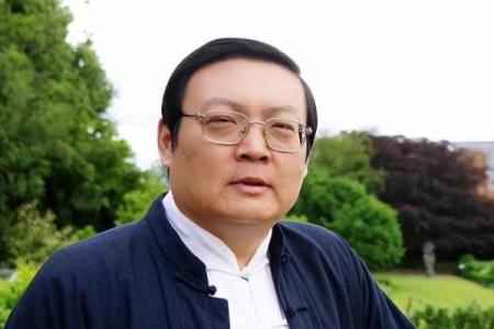 浅谈名嘴梁宏达之生辰八字