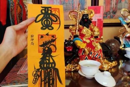 道士拿什么东西算命更好