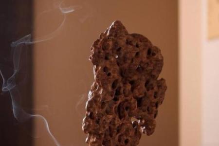 八字压香炉底，让香气环绕四方！