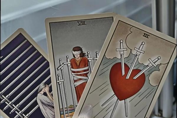 塔罗牌测试：你最近3个月内的感情走势？