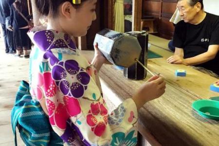 仔公鸡江油街头“抽签算命”？知情人士：骗人把戏不要信
